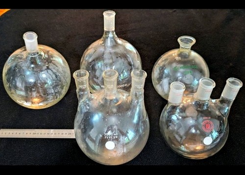 Lot lab glassware - of, flasks